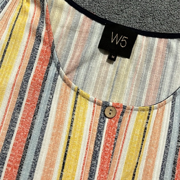 NWOT W5 short sleeve top - Picture 2 of 3